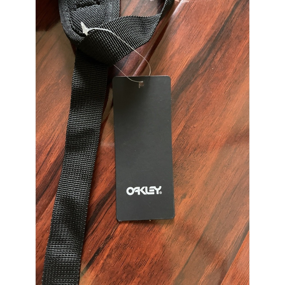 Oakley Enduro 3.0 20L Men's Backpack Blackout Black  BRAND NEW W/ TAGS - Picture 3 of 10